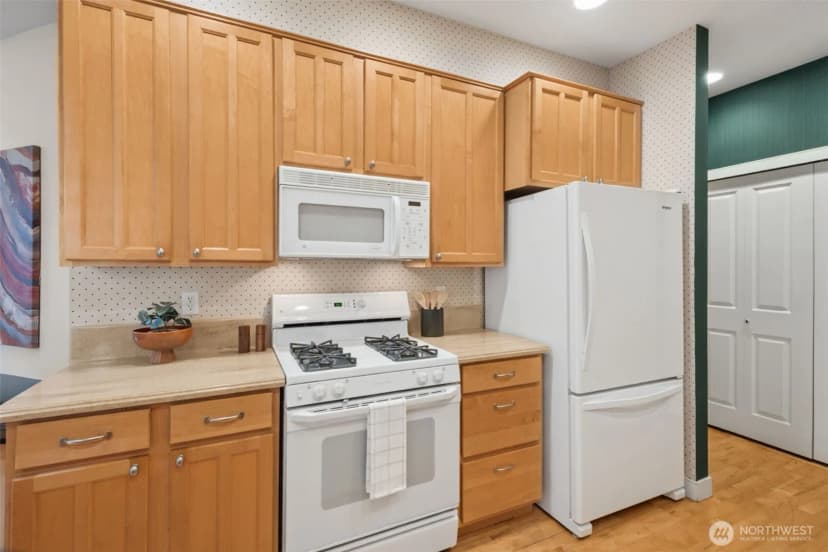 Property photo for 120 Newport Way Nw #16, Issaquah photo 10
