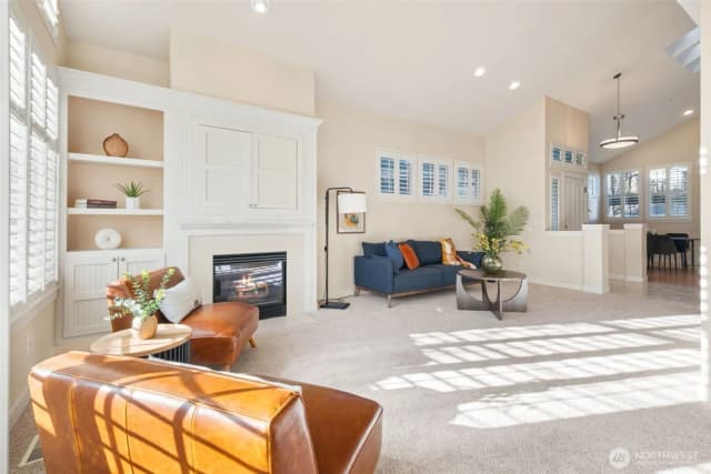Property photo for 120 Newport Way Nw #16, Issaquah photo 3