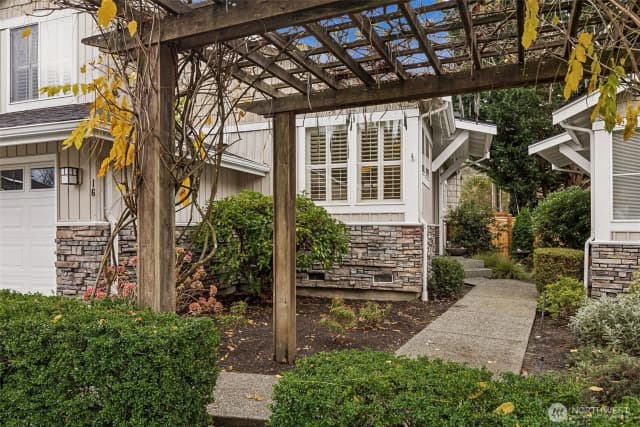 Property photo for 120 Newport Way Nw #16, Issaquah photo 2