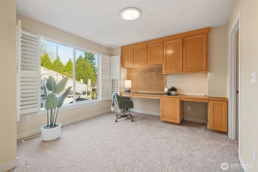 Property photo for 120 Newport Way Nw #16, Issaquah photo 25