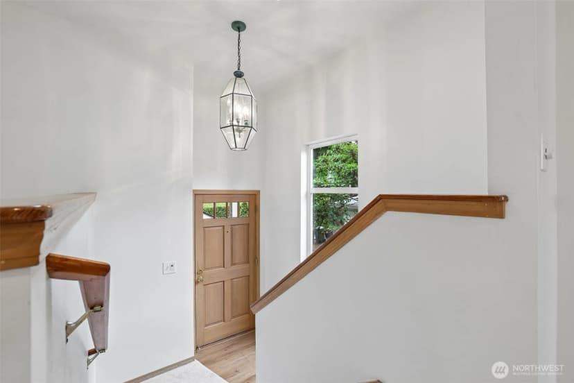 Property photo for 317 Ne 91st Street, Seattle photo 4