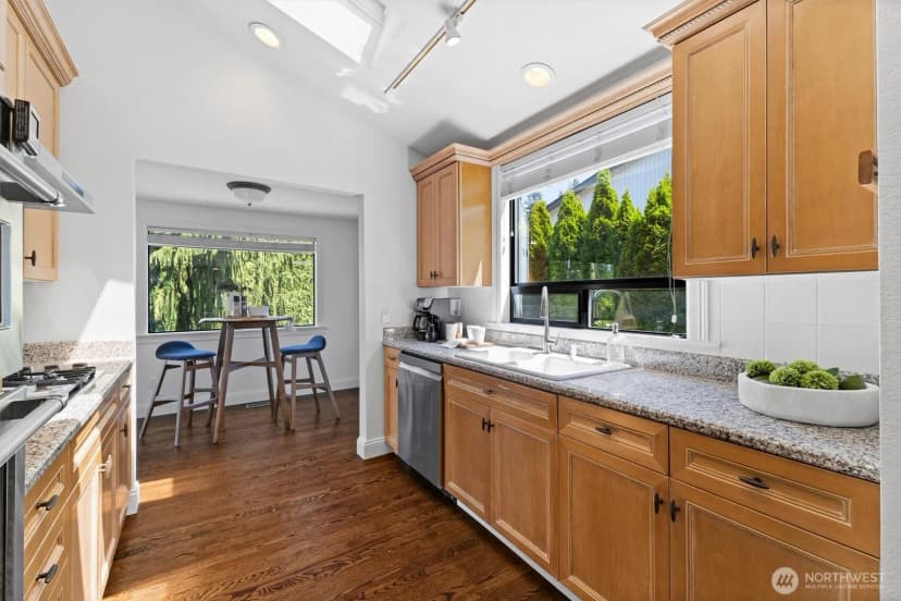 Property photo for 16306 Valhalla Drive, Bothell photo 10