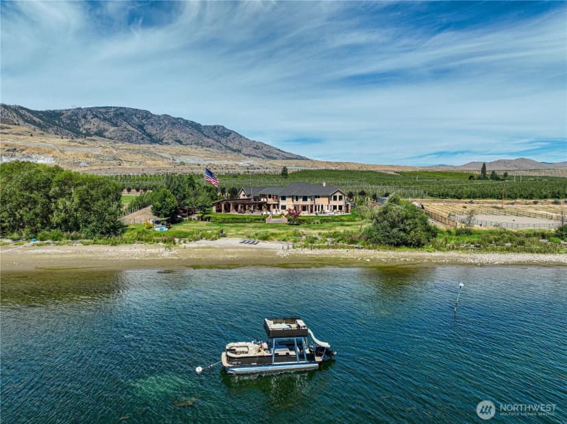 Property photo for 30 Stennes Point Road, Pateros photo 4
