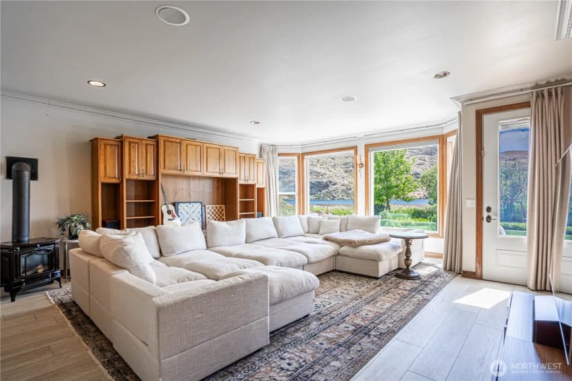 Property photo for 30 Stennes Point Road, Pateros photo 11