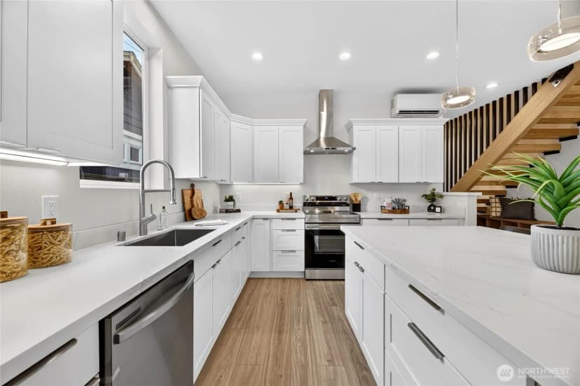 Property photo for 5039 41st Avenue Sw #1, Seattle photo 10