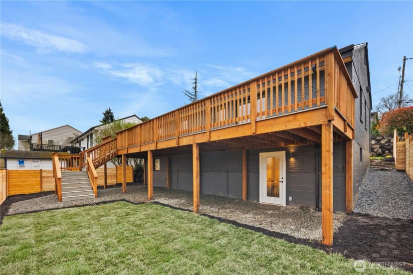 Property photo for 2518 36th Avenue W, Seattle photo 31