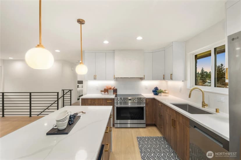 Property photo for 2518 36th Avenue W, Seattle photo 10