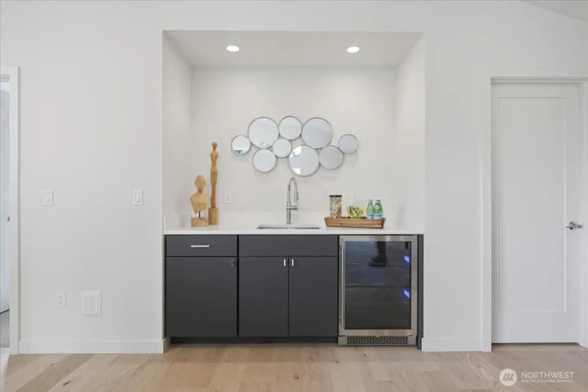 Property photo for 13047 39th Avenue Ne #a, Seattle photo 15