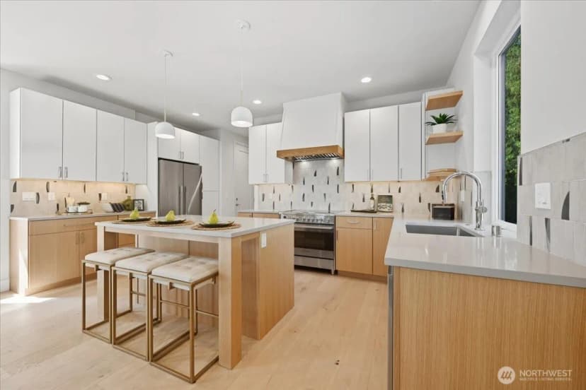 Property photo for 13047 39th Avenue Ne #a, Seattle photo 4