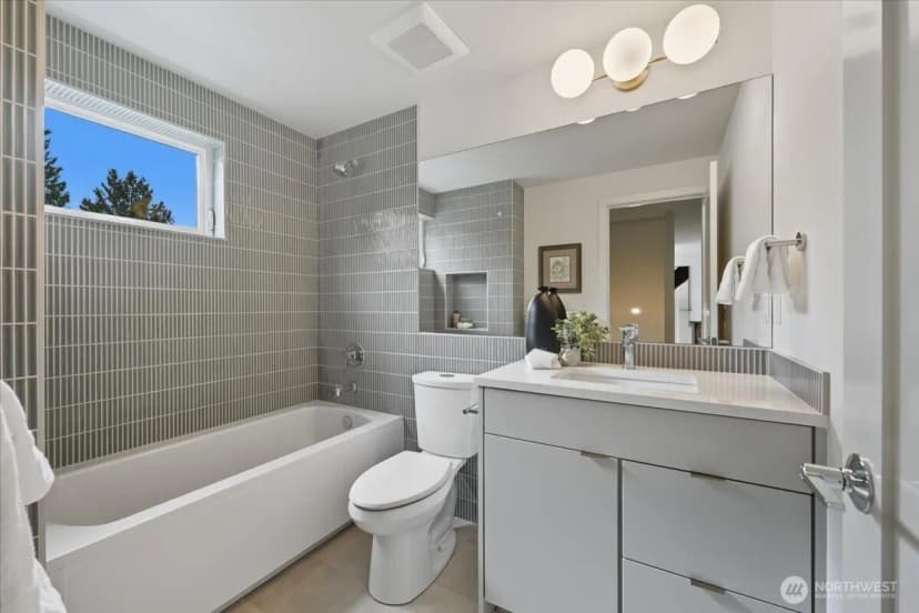 Property photo for 13047 39th Avenue Ne #a, Seattle photo 12