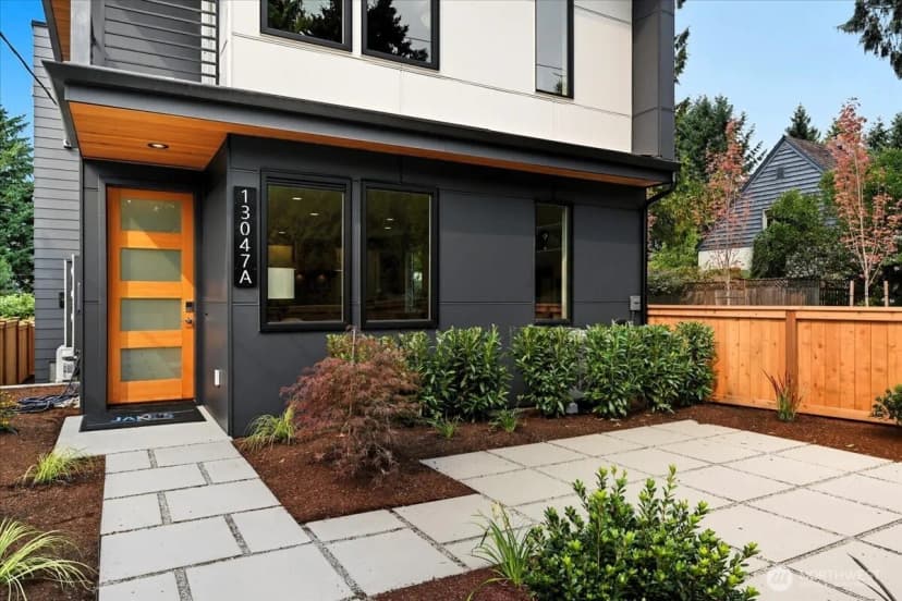 Property photo for 13047 39th Avenue Ne #a, Seattle photo 2