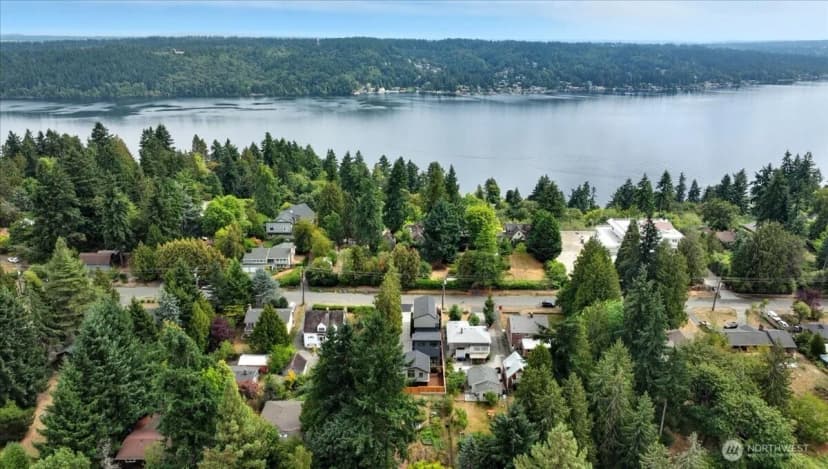 Property photo for 13047 39th Avenue Ne #a, Seattle photo 23