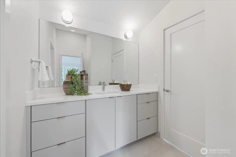 Property photo for 13047 39th Avenue Ne #a, Seattle photo 18