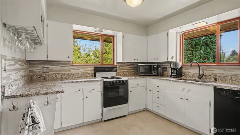 Property photo for 1335 N 180th Street, Shoreline photo 6
