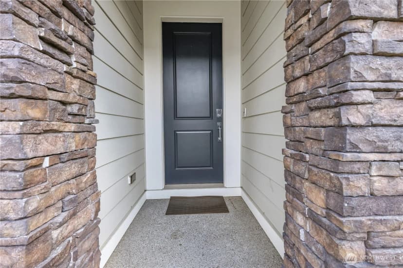 Property photo for 27066 Summit Park Way Se, Maple Valley photo 2