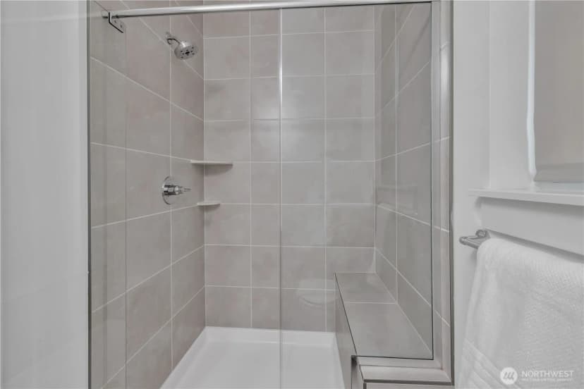 Property photo for 27066 Summit Park Way Se, Maple Valley photo 7