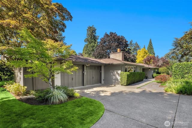 Property photo for 3001 Hunts Point Drive, Bellevue photo 2