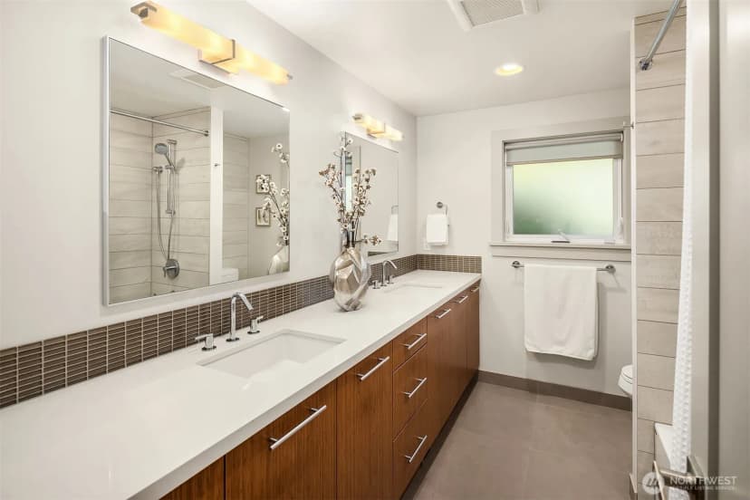 Property photo for 3001 Hunts Point Drive, Bellevue photo 24