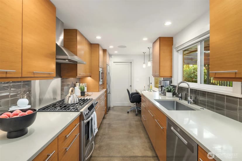 Property photo for 3001 Hunts Point Drive, Bellevue photo 21