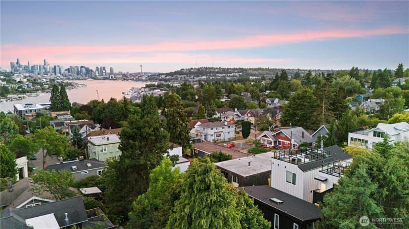 Property photo for 4218 Latona Avenue Ne #2, Seattle photo 37