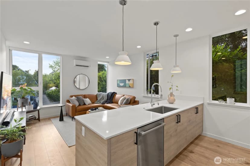 Property photo for 4218 Latona Avenue Ne #2, Seattle photo 9