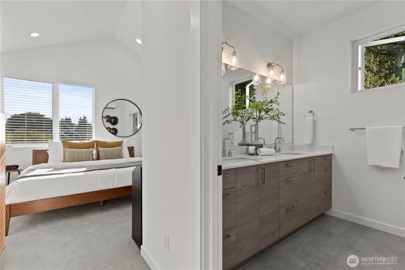 Property photo for 4218 Latona Avenue Ne #2, Seattle photo 17