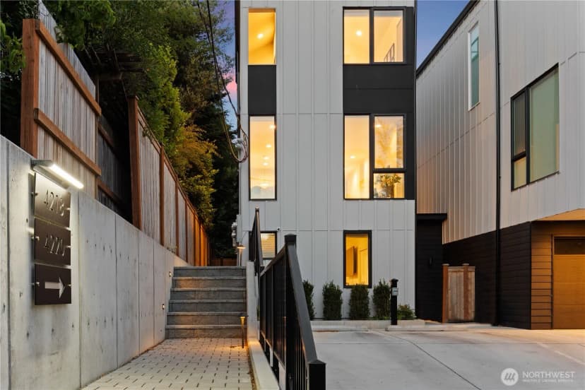 Property photo for 4218 Latona Avenue Ne #2, Seattle photo 28