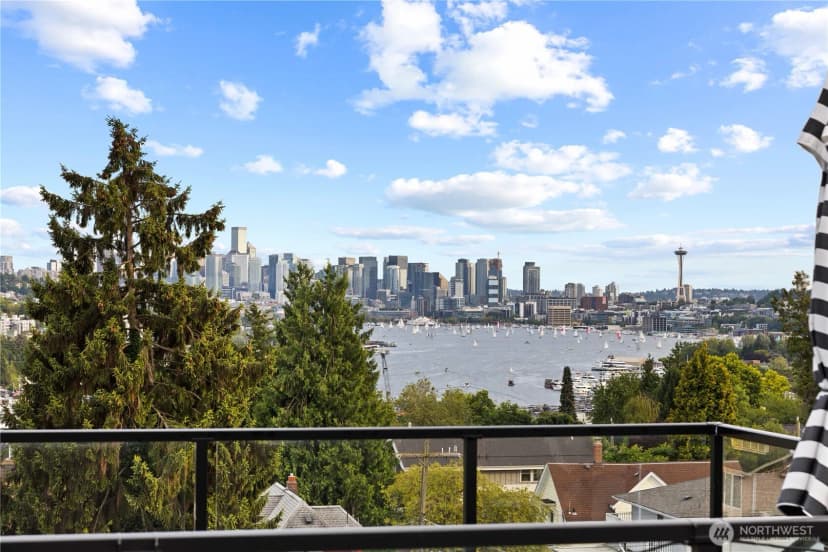 Property photo for 4218 Latona Avenue Ne #2, Seattle photo 2