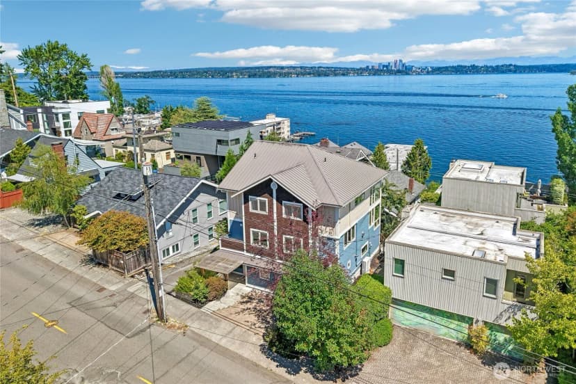 Property photo for 424 35th Avenue S, Seattle photo 2
