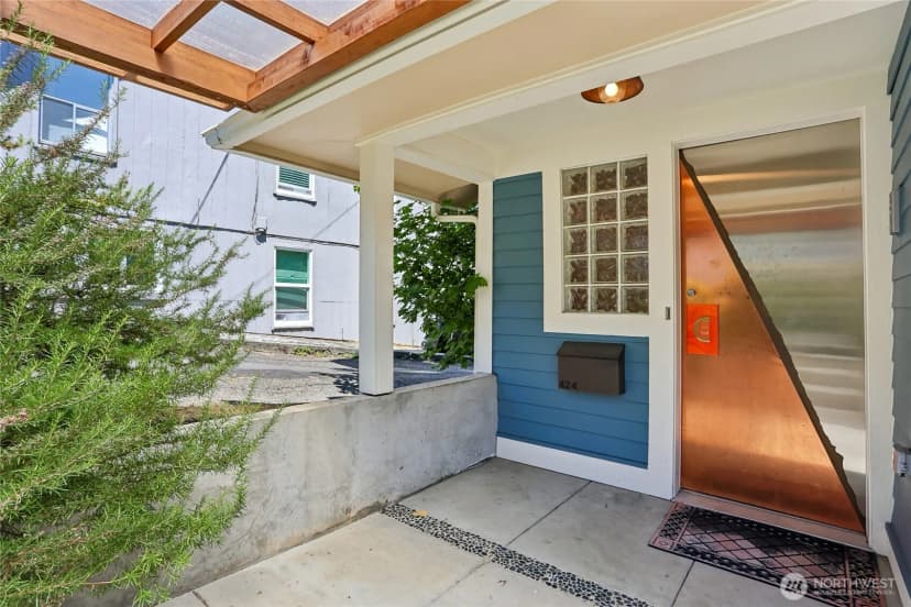 Property photo for 424 35th Avenue S, Seattle photo 4