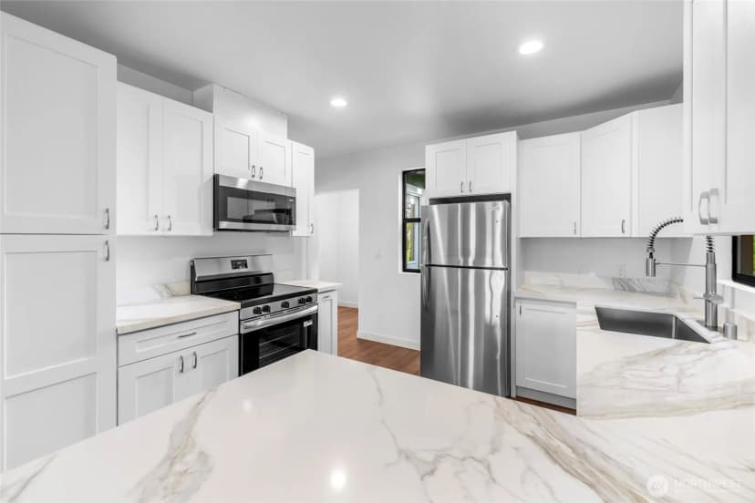 Property photo for 100 Milwaukee Street, Mount Vernon photo 10
