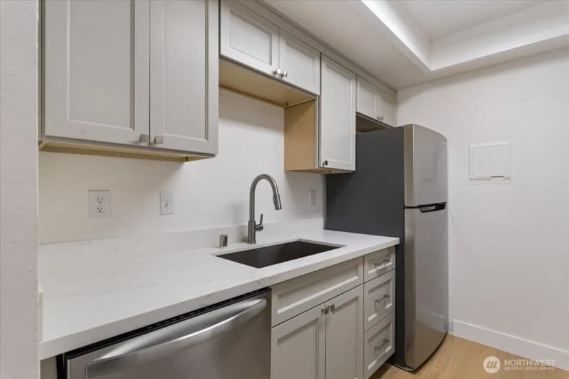 Property photo for 14600 Ne 32nd Street #i15, Bellevue photo 8