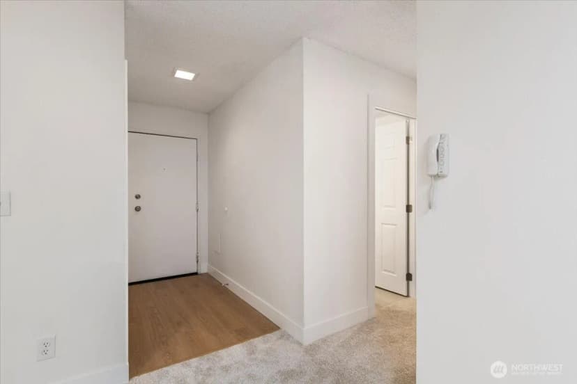 Property photo for 14600 Ne 32nd Street #i15, Bellevue photo 5