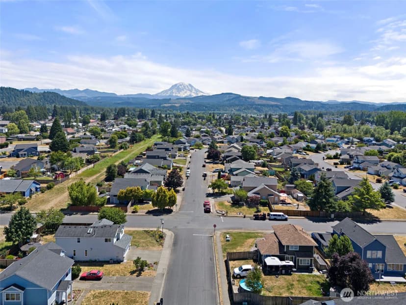 Property photo for 402 Orting Avenue Nw, Orting photo 38