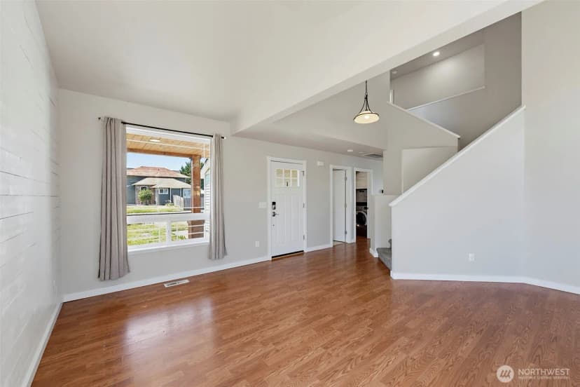 Property photo for 402 Orting Avenue Nw, Orting photo 4