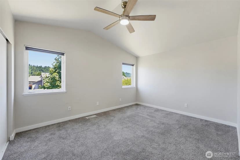 Property photo for 402 Orting Avenue Nw, Orting photo 23