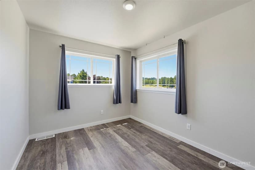 Property photo for 402 Orting Avenue Nw, Orting photo 20