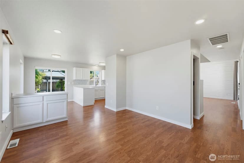 Property photo for 402 Orting Avenue Nw, Orting photo 15