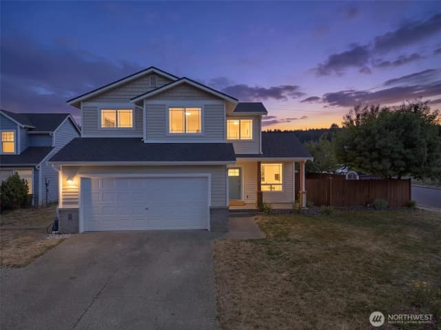 Property photo for 402 Orting Avenue Nw, Orting