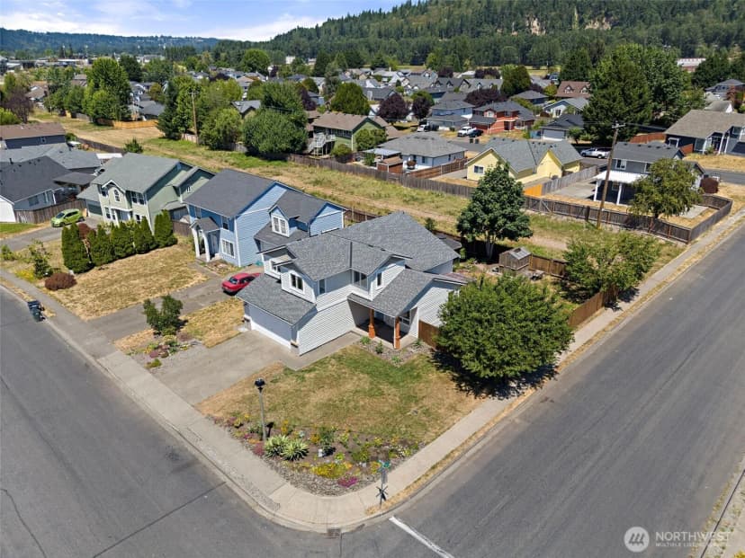 Property photo for 402 Orting Avenue Nw, Orting photo 37