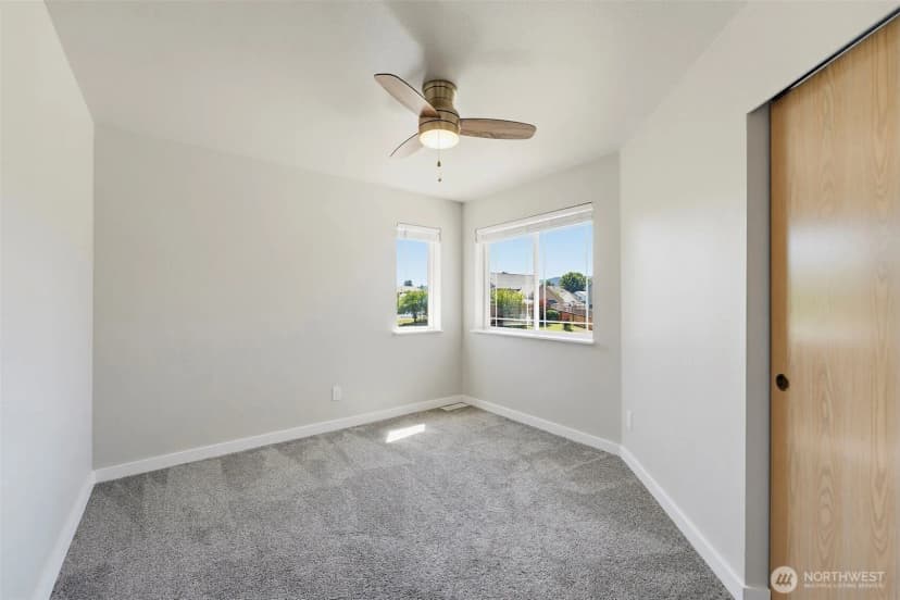 Property photo for 402 Orting Avenue Nw, Orting photo 18