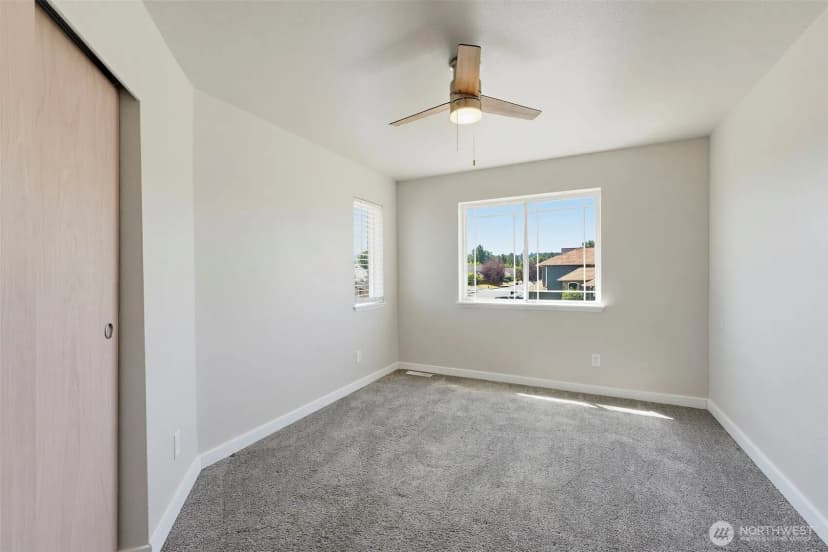 Property photo for 402 Orting Avenue Nw, Orting photo 19