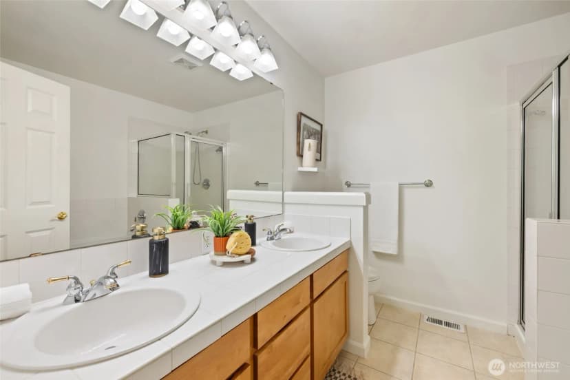 Property photo for 12140 Ne 24th Street #102, Bellevue photo 15