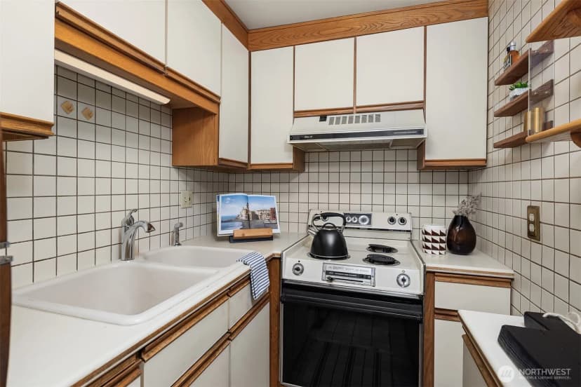 Property photo for 1600 43rd Avenue E #212, Seattle photo 20