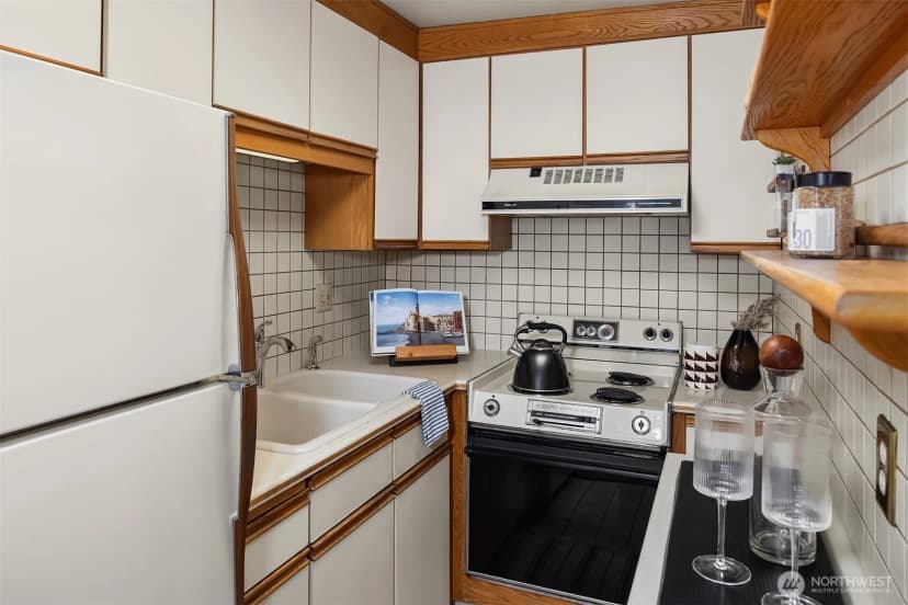 Property photo for 1600 43rd Avenue E #212, Seattle photo 21