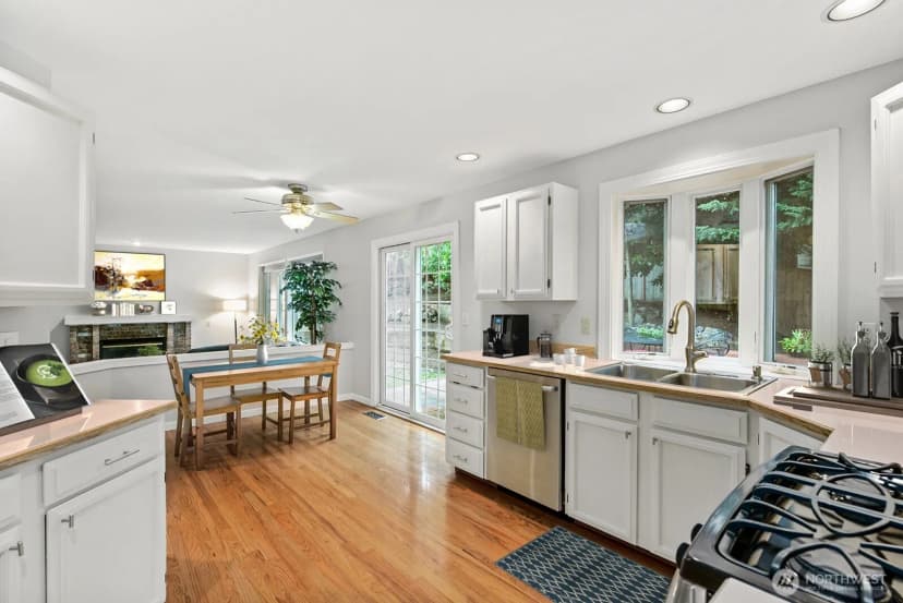 Property photo for 24417 Se 46th Street, Sammamish photo 12