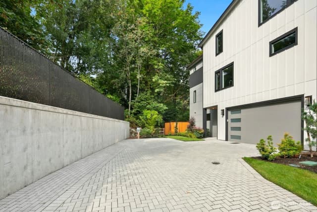 Property photo for 13016 Se 19th Court, Bellevue photo 2