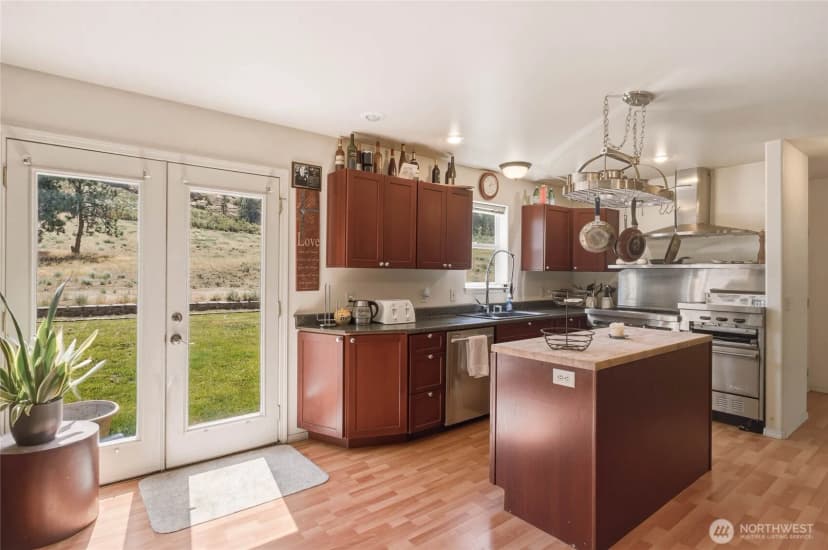Property photo for 44 Crumbacher Road, Tonasket photo 5