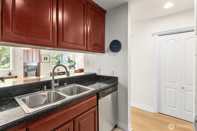Property photo for 717 E Denny Way #3a, Seattle photo 11