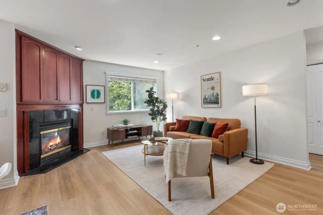 Property photo for 717 E Denny Way #3a, Seattle photo 4